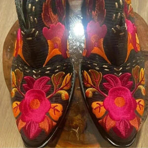 Embroidered J. Renee Sz 9M Stampede Black Multi Floral Clogs Colorful